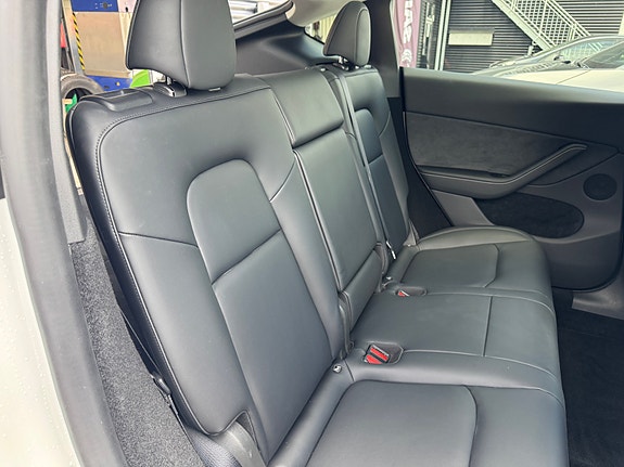 Tesla Model Y 20 of 26