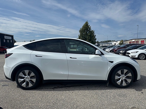 Tesla Model Y 6 of 26