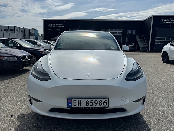 Tesla Model Y 8 of 26