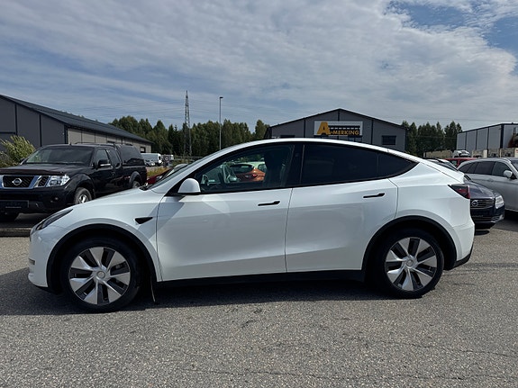Tesla Model Y 2 of 26