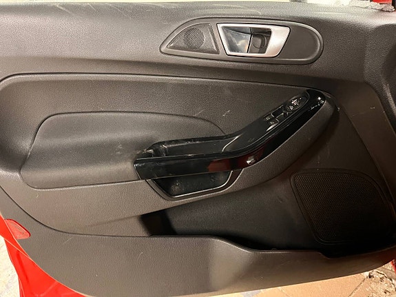 Ford Fiesta 14 of 30