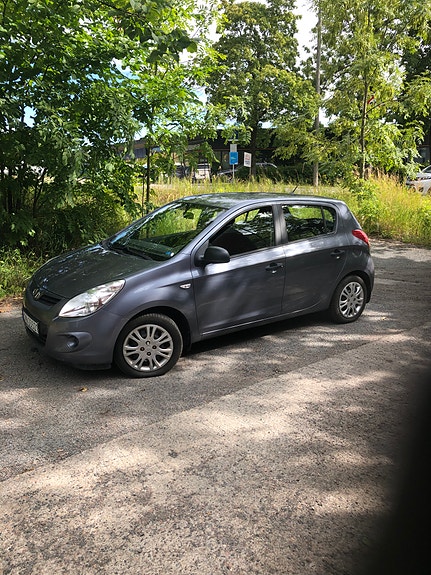 Hyundai i20 2 of 13