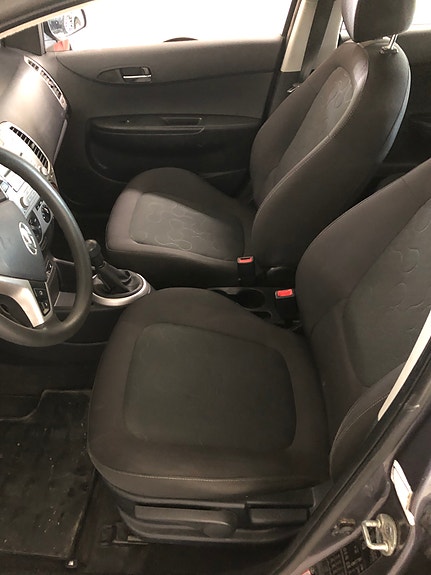 Hyundai i20 10 of 13