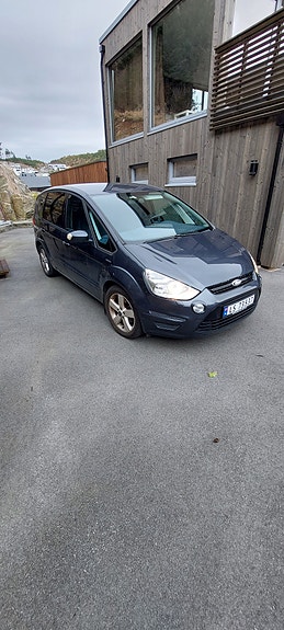 Ford S-MAX 2 of 8