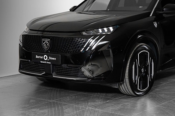 Peugeot e-5008 2 of 25