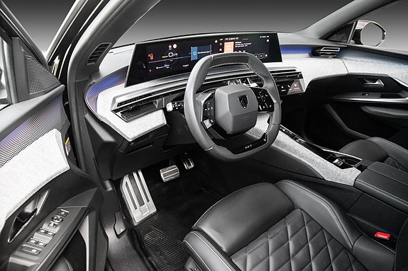 Peugeot e-5008 13 of 25