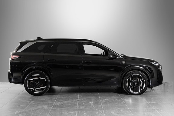 Peugeot e-5008 5 of 25