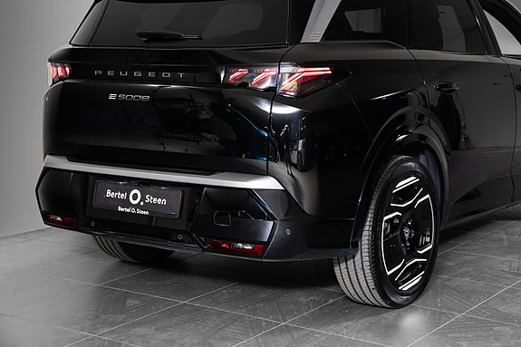 Peugeot e-5008 8 of 25