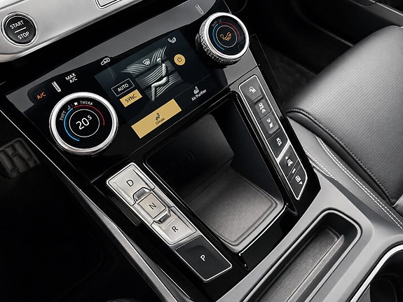 Jaguar I-PACE 19 of 26