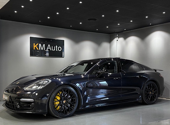Porsche Panamera 4 of 30