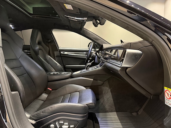 Porsche Panamera 15 of 30