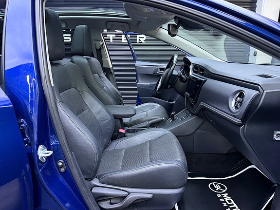 Toyota Auris 26 of 30