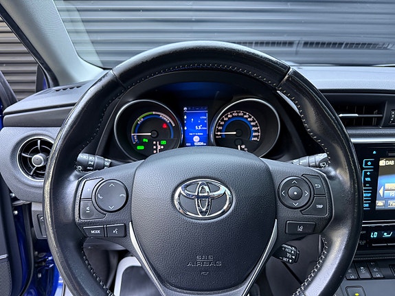 Toyota Auris 14 of 30