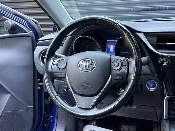 Toyota Auris 13 of 30