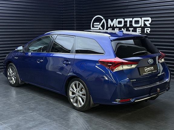 Toyota Auris 2 of 30