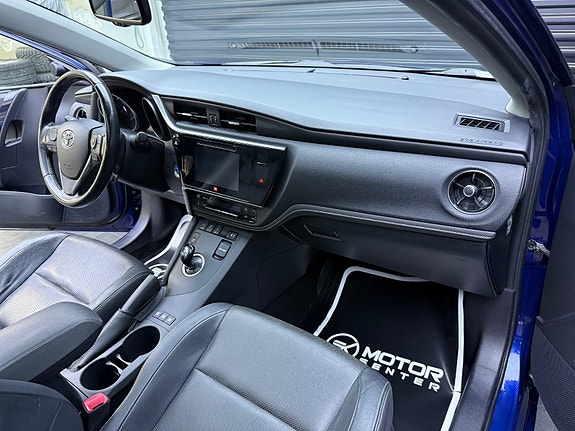 Toyota Auris 12 of 30