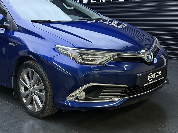 Toyota Auris 3 of 30