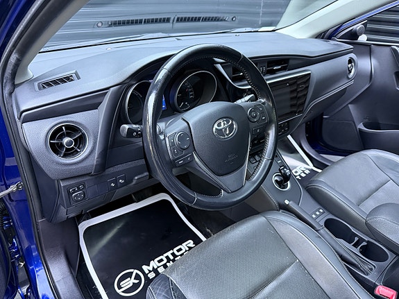 Toyota Auris 11 of 30