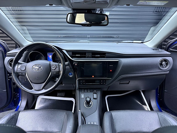 Toyota Auris 10 of 30