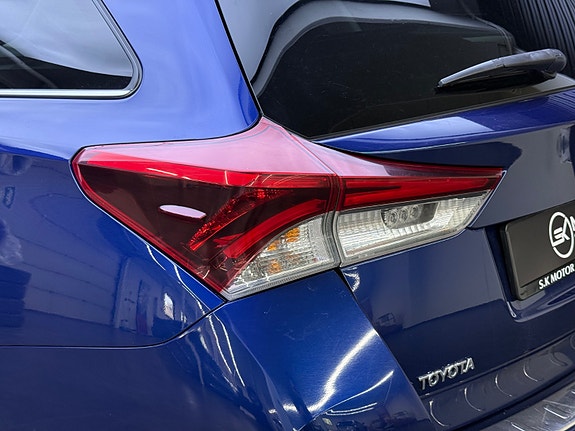 Toyota Auris 8 of 30