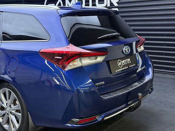 Toyota Auris 7 of 30