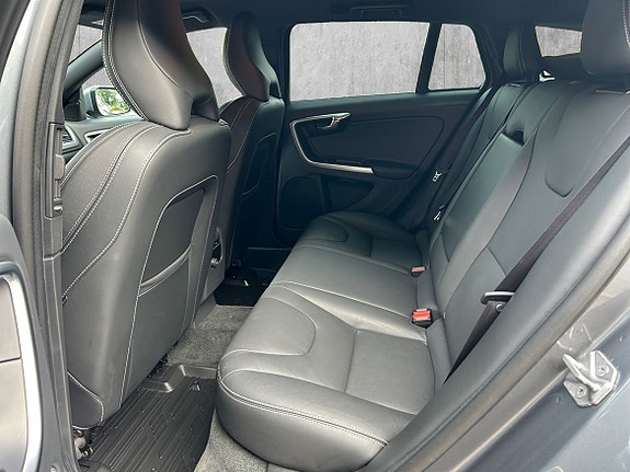 Volvo V60 14 of 30