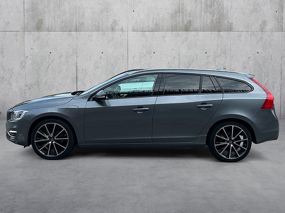 Volvo V60 2 of 30
