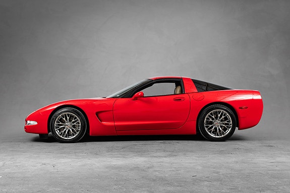 Chevrolet Corvette 2 of 30