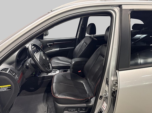Hyundai Santa Fe 8 of 30