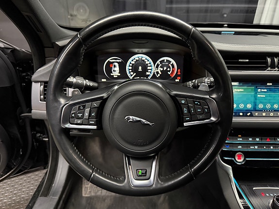 Jaguar XF 15 of 21
