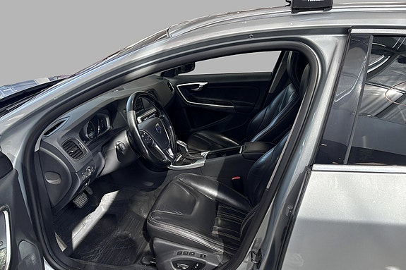 Volvo V60 11 of 27
