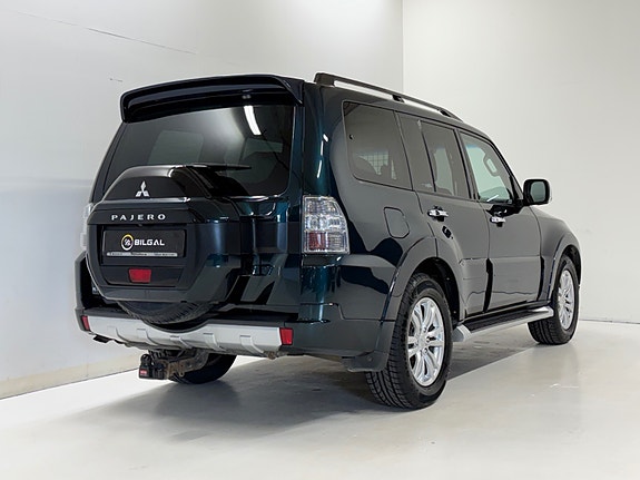 Mitsubishi Pajero 9 of 27