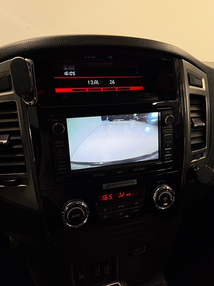 Mitsubishi Pajero 24 of 27