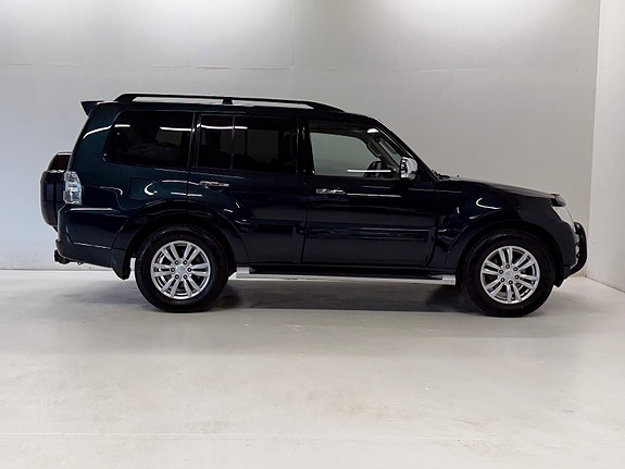 Mitsubishi Pajero 13 of 27