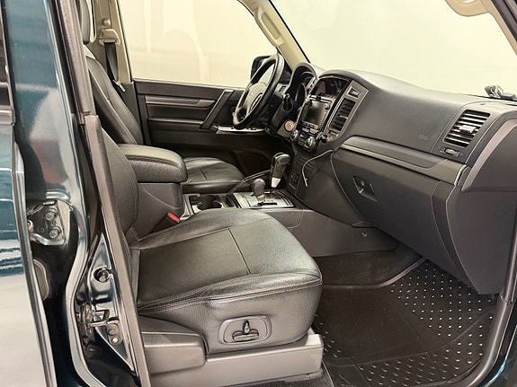 Mitsubishi Pajero 15 of 27