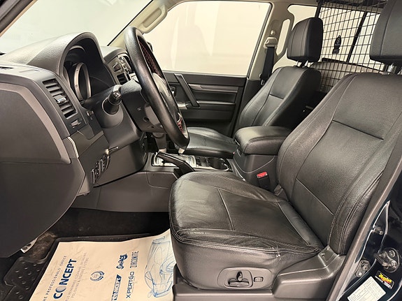 Mitsubishi Pajero 18 of 27