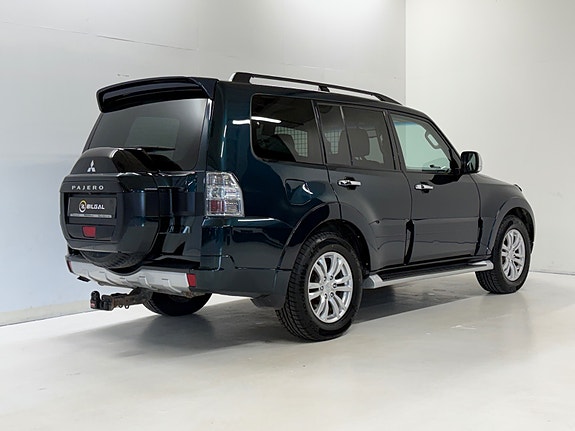 Mitsubishi Pajero 10 of 27