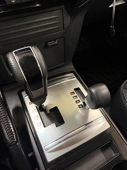 Mitsubishi Pajero 22 of 27