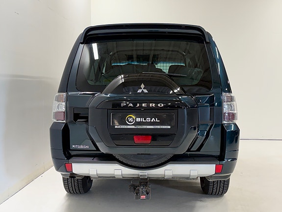 Mitsubishi Pajero 8 of 27