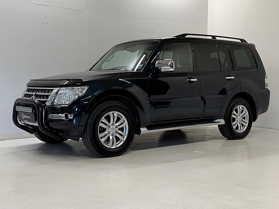 Mitsubishi Pajero 4 of 27