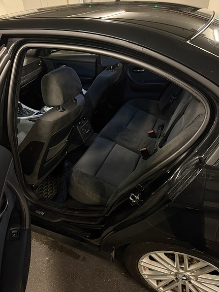 BMW 320d 14 of 14