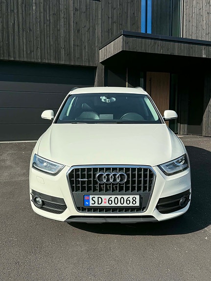 Audi Q3 2 of 25