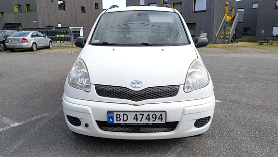 Toyota Yaris Verso 6 of 12