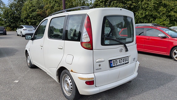 Toyota Yaris Verso 4 of 12