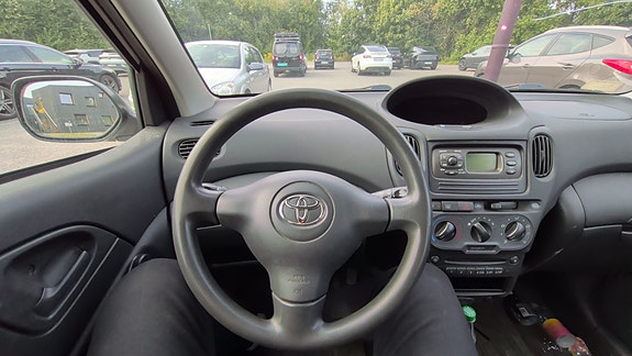 Toyota Yaris Verso 8 of 12