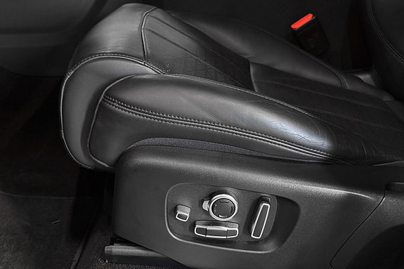 Land Rover Range Rover Sport 18 of 30