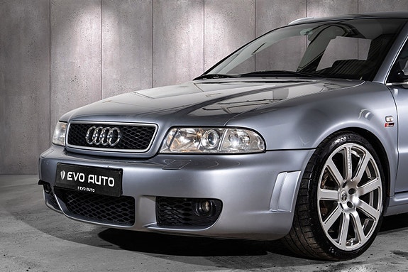 Audi RS4 2 of 28