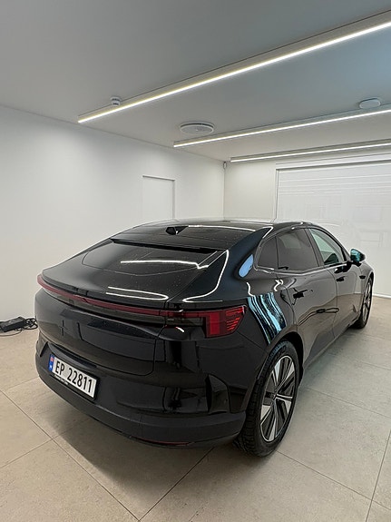 Polestar 4 3 of 8