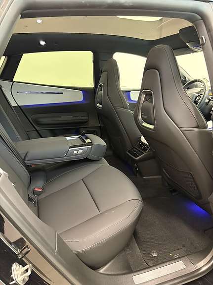 Polestar 4 6 of 8