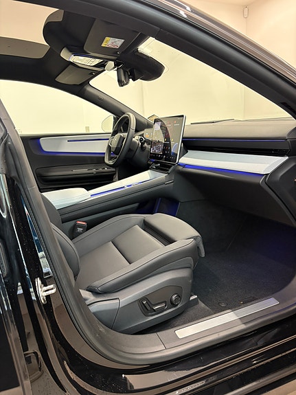 Polestar 4 7 of 8